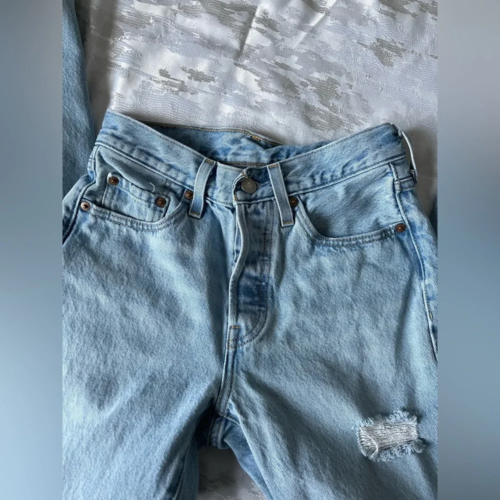 Levi’s - Picture 5 of 9